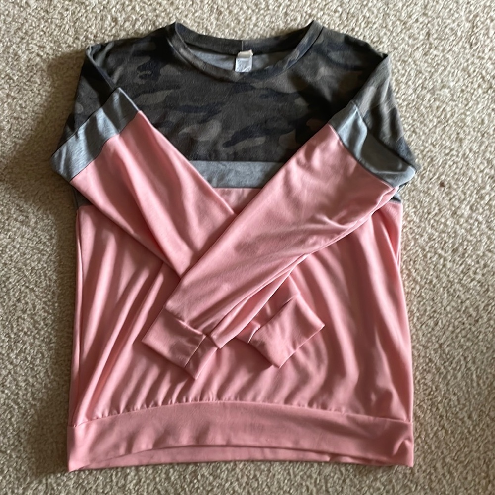 Camo/grey/pink color block crew neck